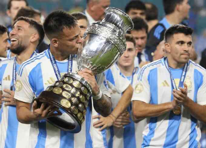 FIFA bị công kích vì phớt lờ Lautaro ở giải The Best