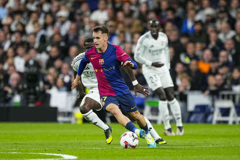 MU lôi kéo viên ngọc Casado của Barca