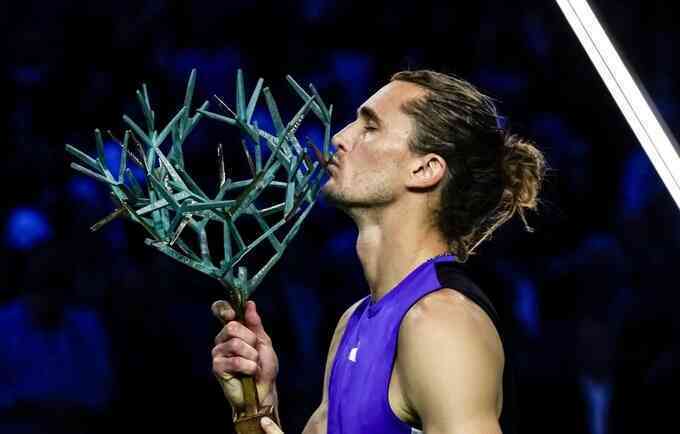 Zverev vươn lên thứ 2, Djokovic mất vị trí số 4 thế giới