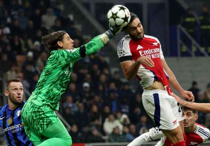 Arteta đòi phạt đền cho Arsenal