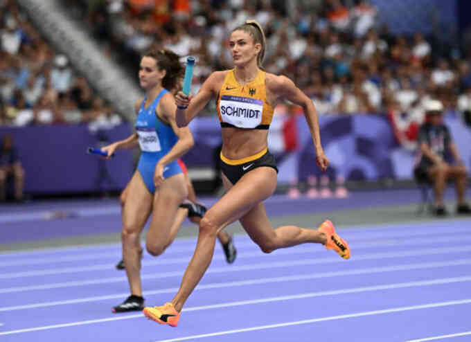 Nữ VĐV quyến rũ nhất thế giới xăm hình Olympic