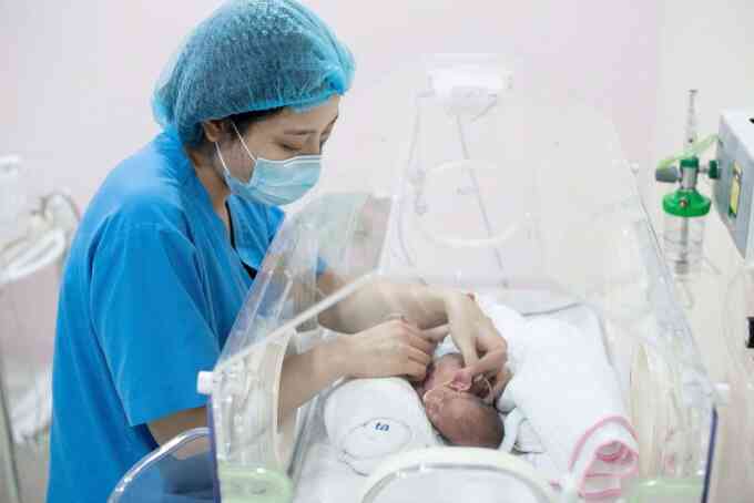Dấu hiệu trẻ cần phẫu thuật thoát vị rốn