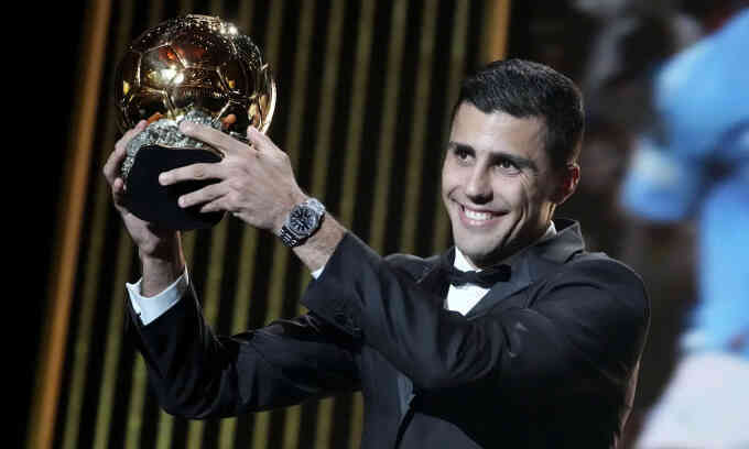 Rodri chỉ hơn Vinicius 4% số điểm Quả Bóng Vàng 2024