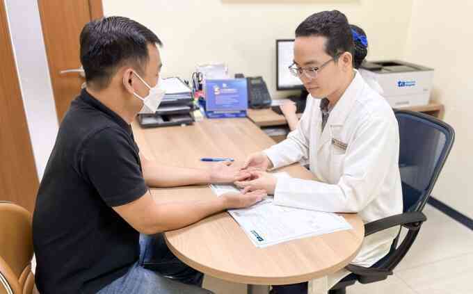 Tăng tiết mồ hôi có di truyền không?