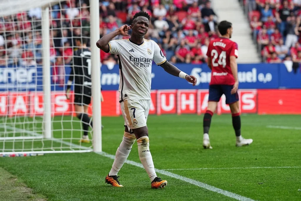 Vinicius lập hat-trick, Real Madrid tạm thoát khỏi khủng hoảng