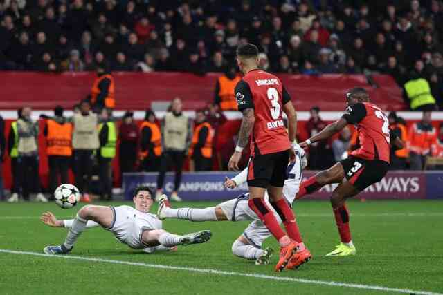 Inter Milan thua đau đớn, mất ngôi nhì bảng vào tay Leverkusen