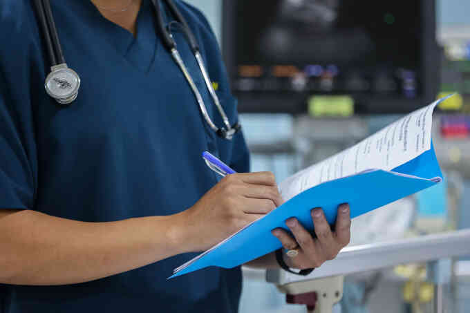 Bé trai tử vong sau ngã vào lu nước