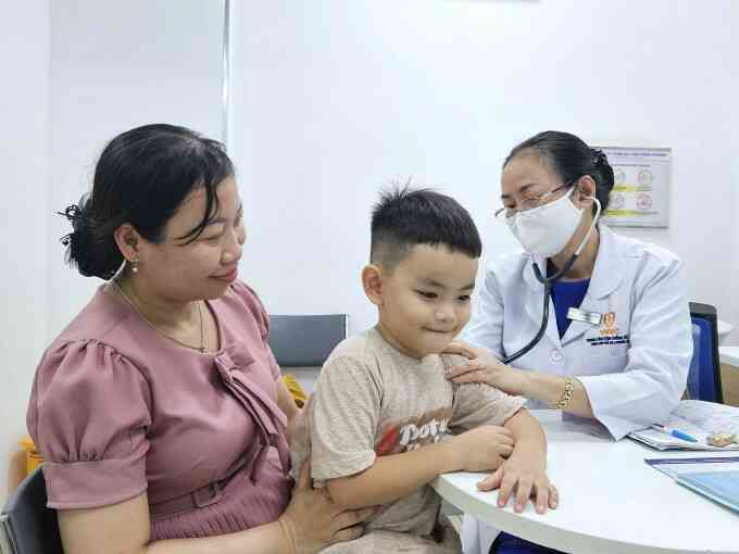 Vaccine nào phòng viêm phổi khi trời trở lạnh?