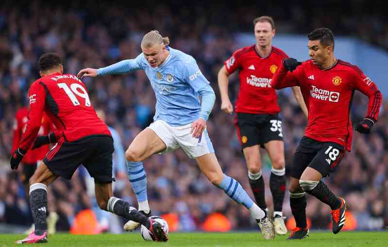 Derby Manchester: Khó khăn vây chặt hai gã khổng lồ