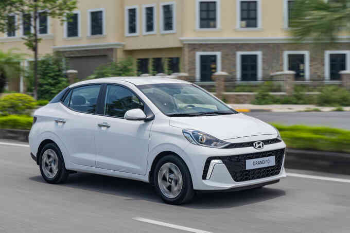 Hyundai i10 gom hết khách xe nhỏ cỡ A