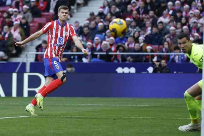 Atletico đẩy Real xuống thứ ba La Liga