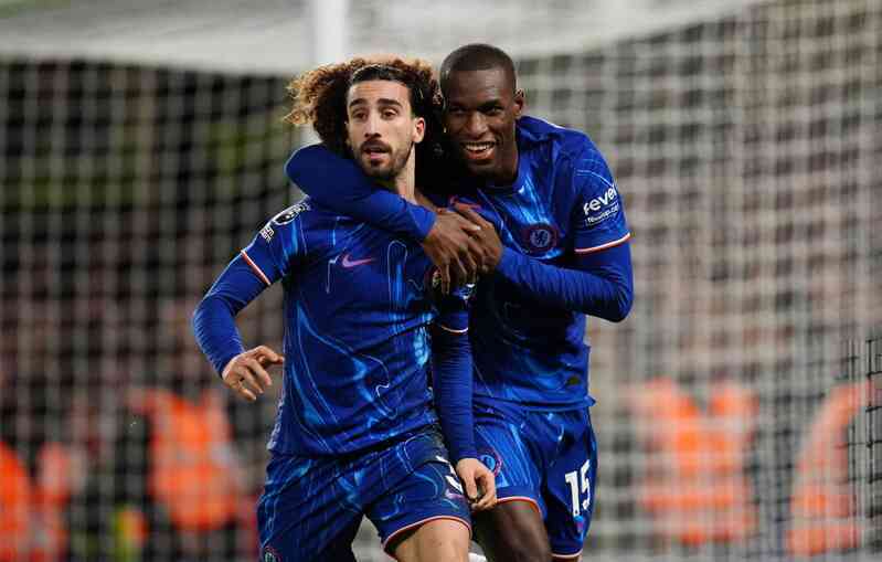 Chelsea áp sát ngôi đầu của Liverpool, Tottenham đại thắng