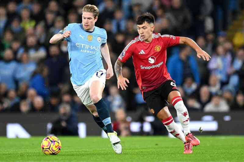 Man Utd ngược dòng hạ Man City theo kịch bản kỳ lạ
