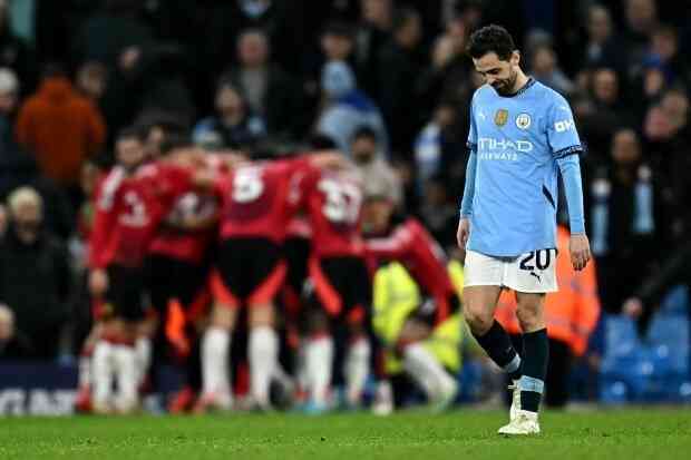 CĐV Man City qua đời sau khi đội nhà thua ngược trước Man Utd