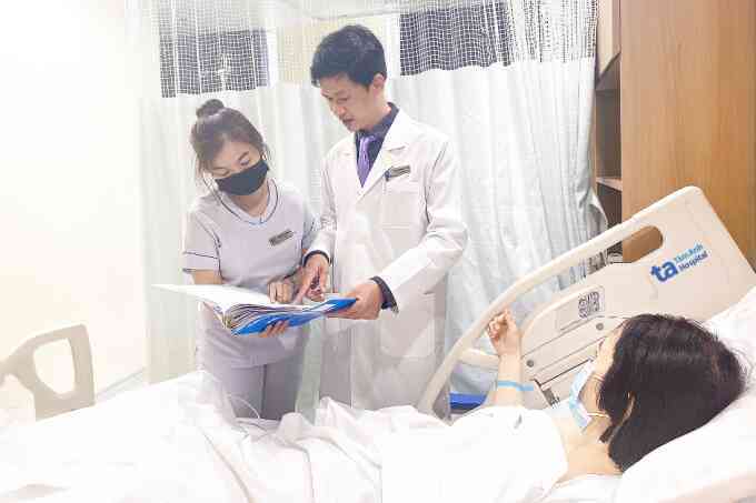 Dùng mô mỡ bụng tái tạo ngực sau phẫu thuật ung thư vú