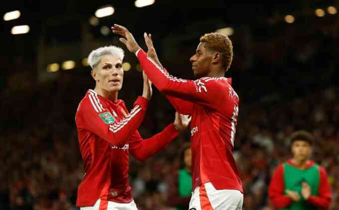 Man Utd điều tra vụ lộ đội hình chính trước trận derby