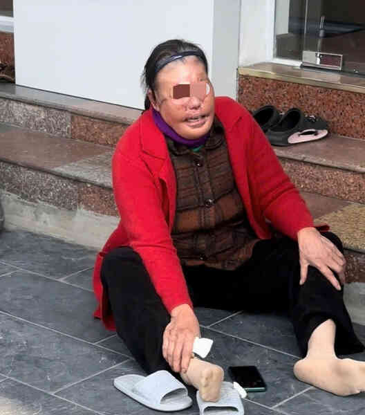 Thực hư vụ người phụ nữ ngồi gào khóc trước viện thẩm mỹ