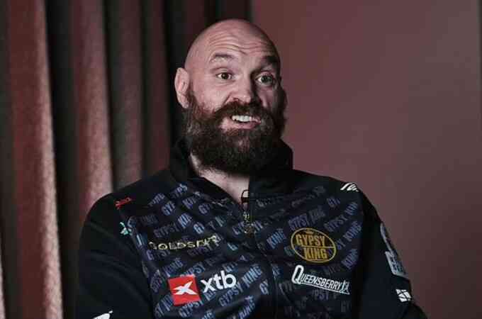 Tyson Fury cắt liên lạc với vợ để đấu Usyk