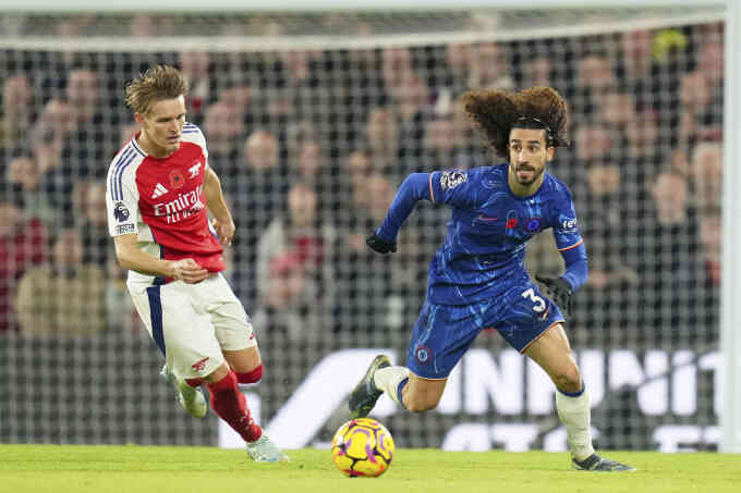 Arsenal xếp trên Chelsea nhờ bảng chữ cái