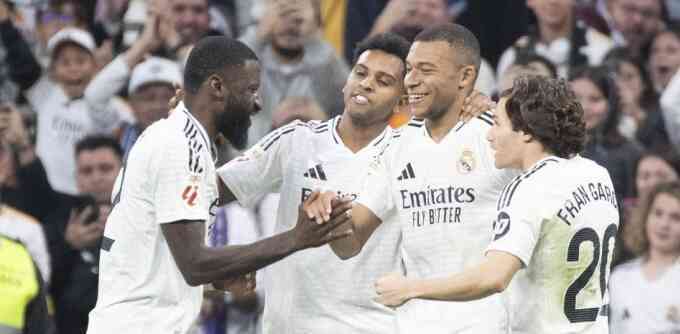 Mbappe ghi bàn và hỏng ăn khó tin ở La Liga