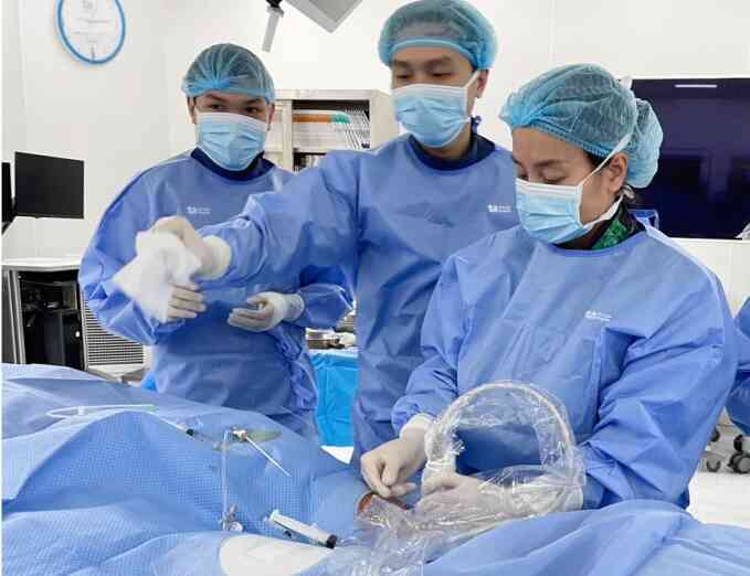 Tắc nghẽn tĩnh mạch gan gây tràn dịch màng tim phổi