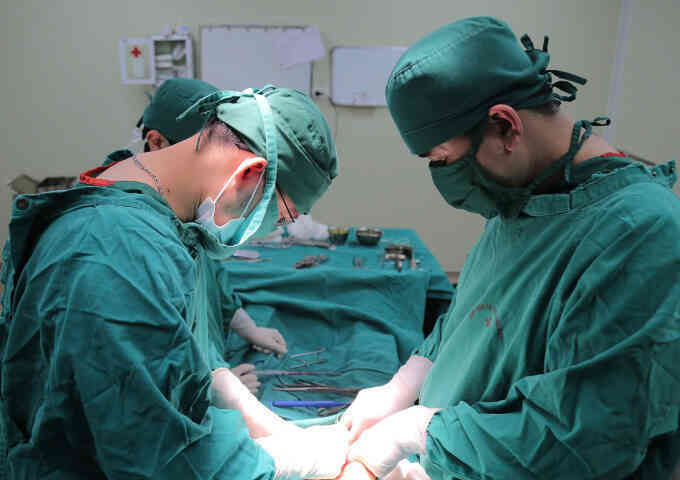 U buồng trứng to như quả bưởi chèn ép các tạng