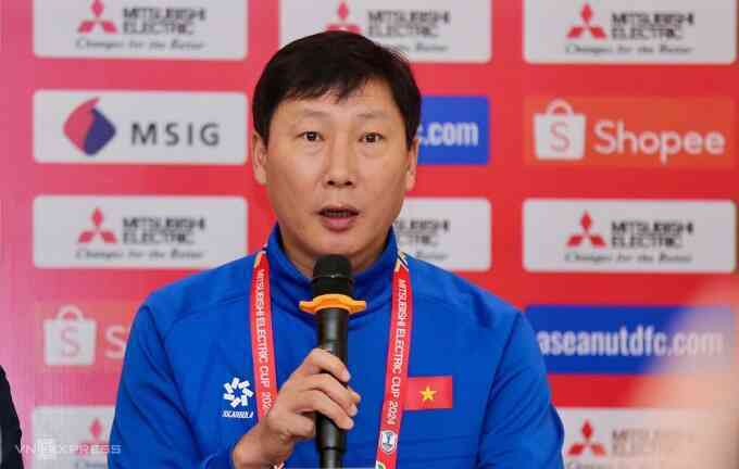 HLV Kim Sang-sik kỳ vọng Nguyễn Xuân Son tỏa sáng