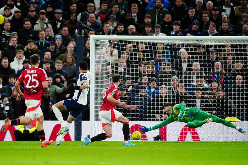 Tottenham thắng kịch tính MU: Phép màu Son Heung Min