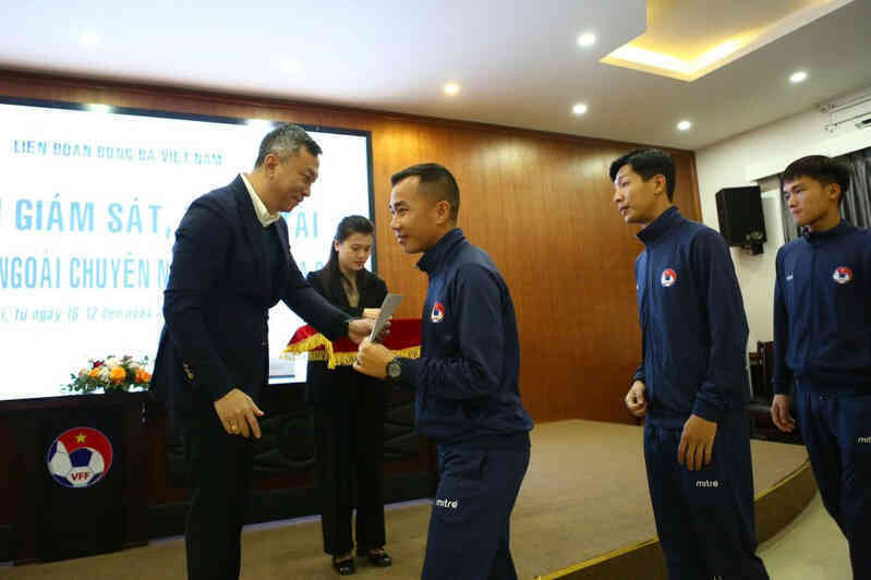 Trọng tài Việt Nam sẵn sàng điều hành tại giải U19 quốc gia 2024/25