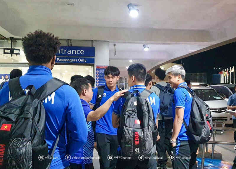 Tuyển Việt Nam về nước, Xuân Son chờ 
