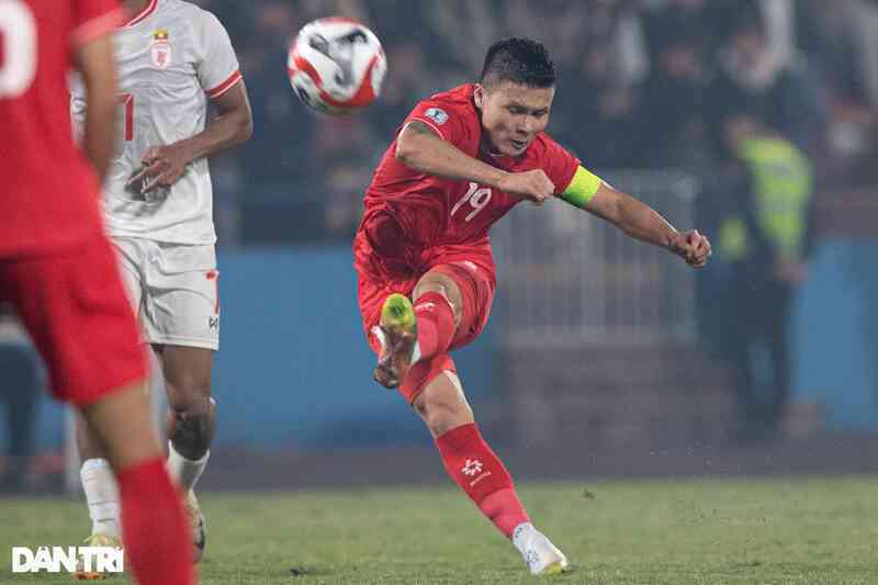Tuyển Việt Nam gặp Singapore trên sân cỏ nhân tạo ở bán kết AFF Cup 2024