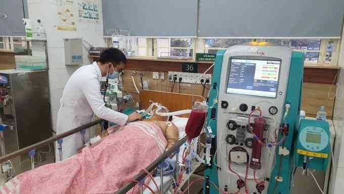 6 bệnh nhân nặng, nguy kịch trong vụ nghi ngộ độc ở Long Biên