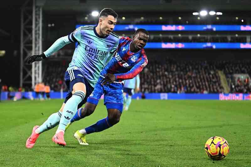 Arsenal thắng "5 sao", áp sát ngôi đầu của Liverpool
