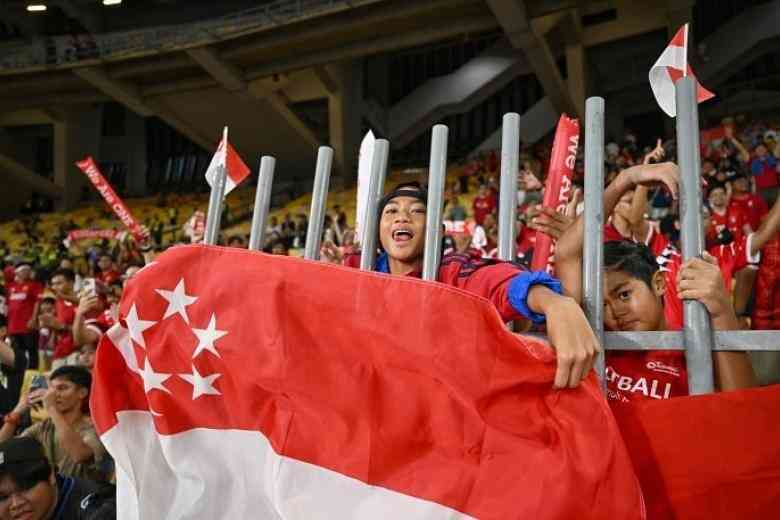 Cổ động viên Việt Nam khó tiếp cận số vé ít ỏi tại Singapore