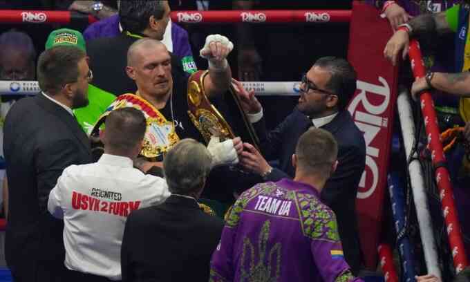 Usyk thắng Fury, bảo vệ ba đai quyền Anh hạng nặng