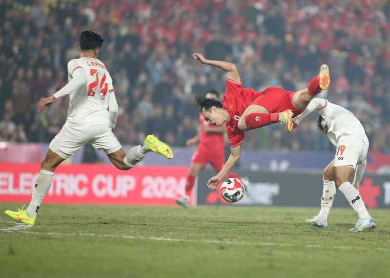 Văn Toàn chấn thương nặng, nguy cơ nghỉ hết ASEAN Cup