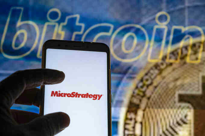 `Cá voi` MicroStrategy gom hàng khi Bitcoin giảm mạnh