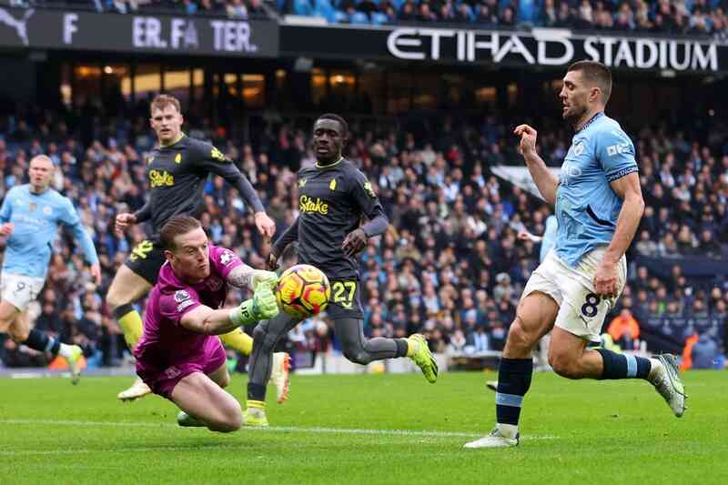 Haaland sút hỏng 11m, Man City tuột chiến thắng trước Everton