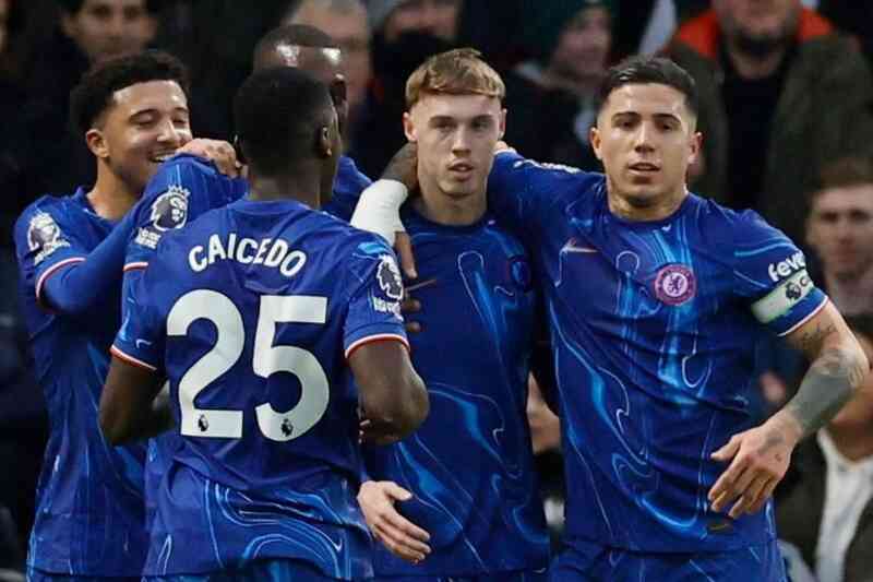 Chelsea thua ngược đầy cay đắng trước Fulham