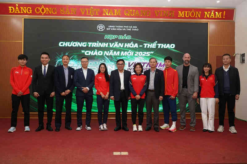 Nguyễn Thị Oanh tranh tài tại giải chạy đón năm mới ở Hà Nội