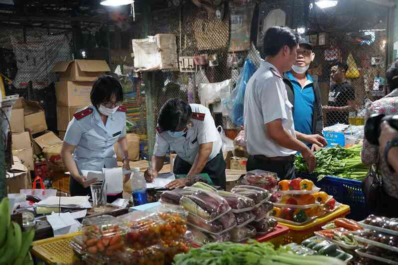 Sở An toàn thực phẩm TPHCM làm gì để chống ngộ độc, thực phẩm giả dịp Tết?