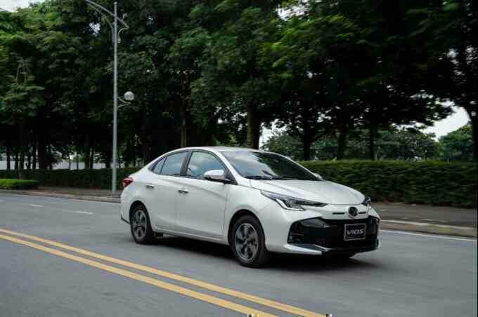 Toyota Vios dẫn đầu doanh số sedan cỡ B