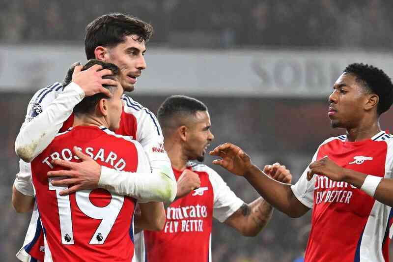 Arsenal vươn lên nhì bảng sau chiến thắng trước Ipswich Town