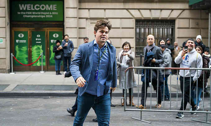 Bị bắt thay quần, Carlsen bỏ ngang giải cờ nhanh chớp thế giới 2024