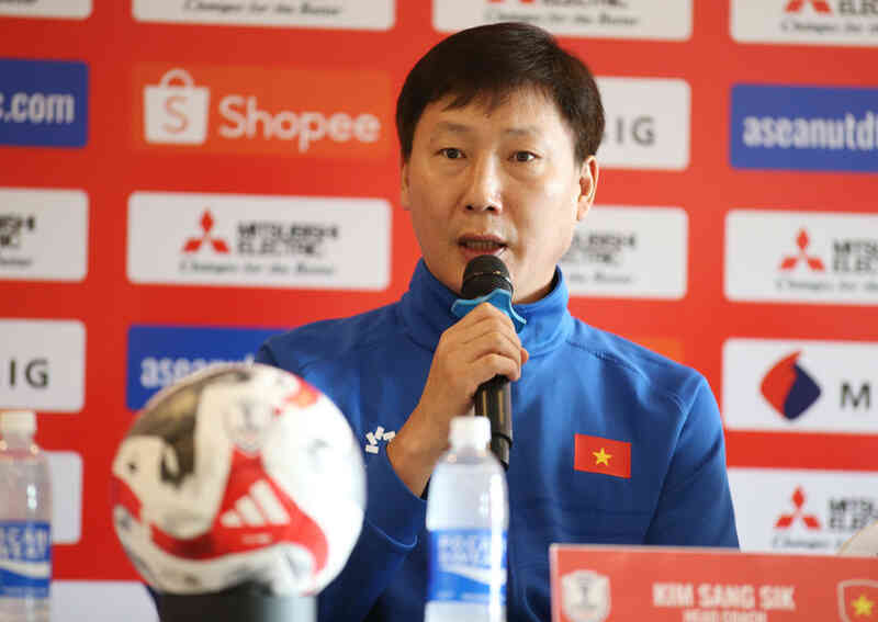 HLV Kim Sang Sik: Thắng Singapore 2-0 vẫn chưa an toàn