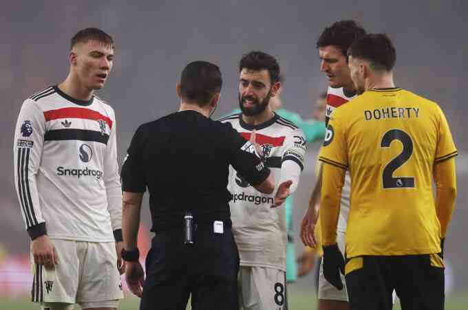 Bruno Fernandes bị xem là gánh nặng của Man Utd