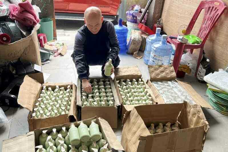 Công an phát hiện 1.400 chiếc thạch hoa quả không rõ nguồn gốc