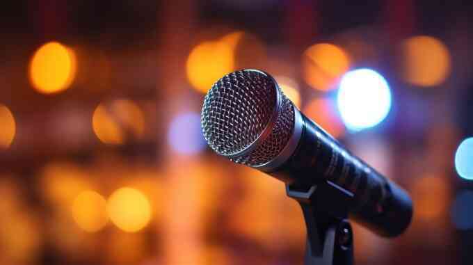 Hát karaoke có lây virus não mô cầu?