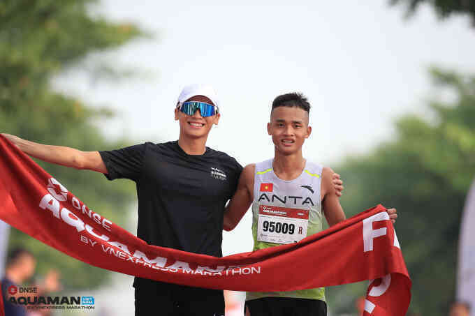 Hot boy bơi lội vô địch nội dung tiếp sức DNSE Aquaman Vietnam