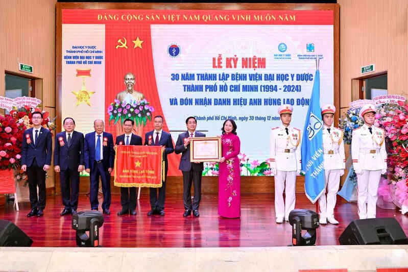 Bệnh viện Đại học Y Dược TP.HCM nhận danh hiệu Anh hùng Lao động